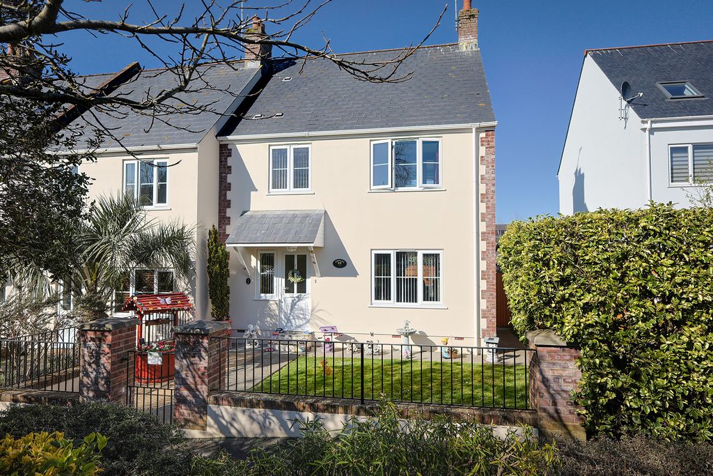 3 bed property for sale1, The Oaks, St Peter Port, Guernsey GY1