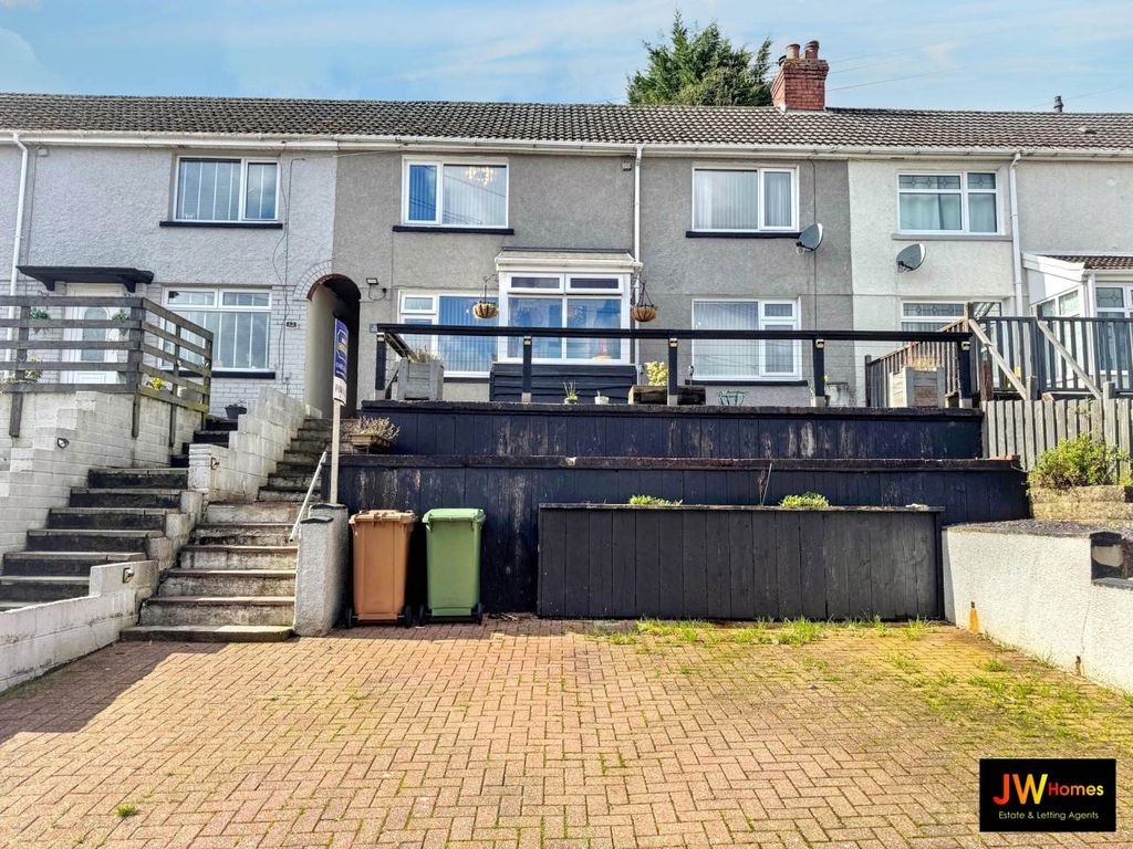 3 bed property for saleAlbertina Road, Treowen NP11