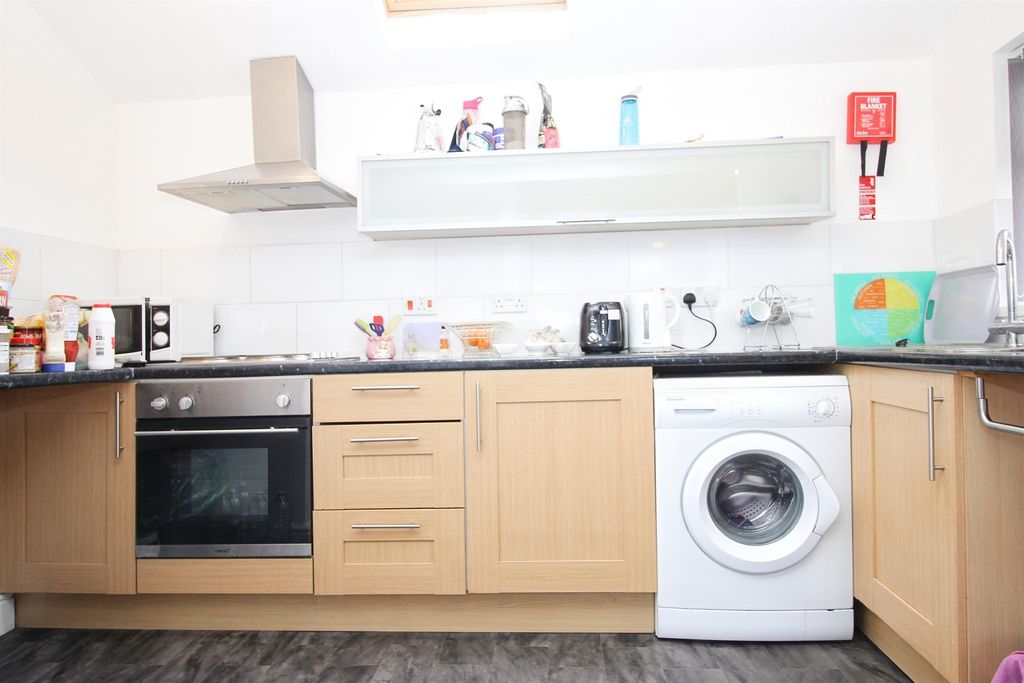 2 bed terraced house for saleStation Terrace, Ely, Cardiff CF5 photo 4