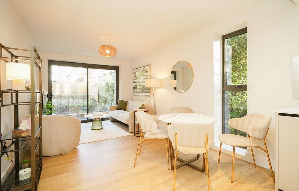 2 bed flat for saleApartment 5 Lydgate Green, Lydgate Lane, Crosspool S10 photo 3