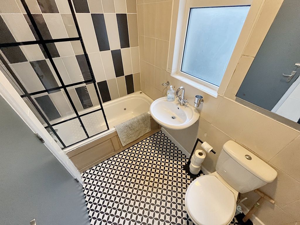 Additional image 10 of 6 bed terraced house for saleTaff Embankment, Grangetown, Cardiff CF11