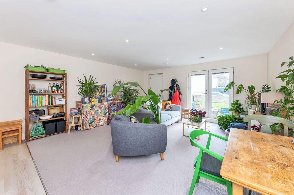 Additional image 3 of 1 bed flat for saleMilton Road, Lovell Lodge CB4