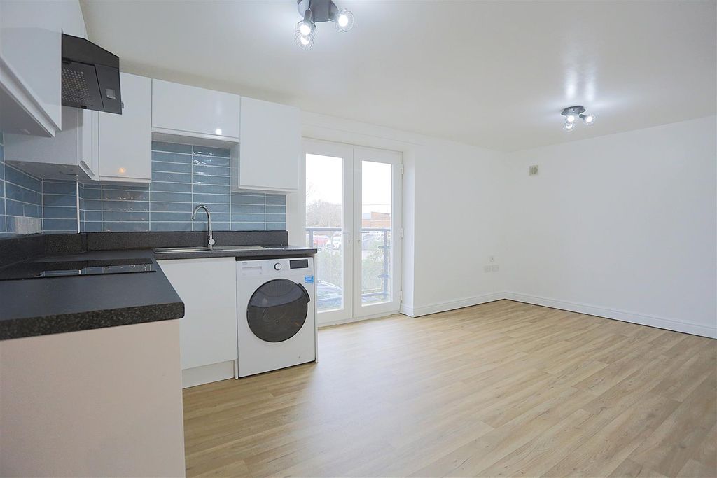 2 bed flat for saleSt Brendans Apartments, St. Andrews Road, Avonmouth BS11 photo 5