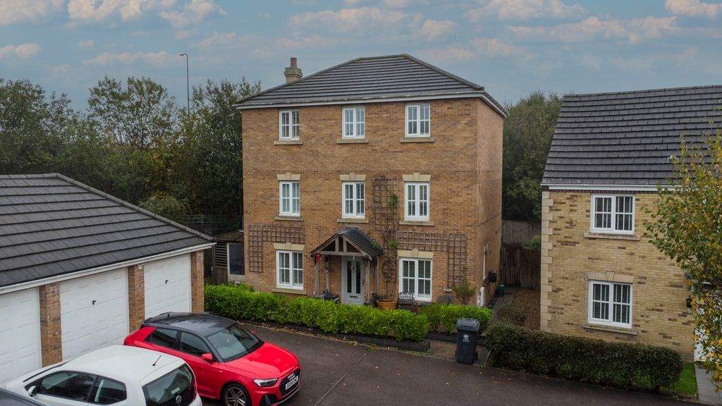 5 bed detached house for saleFisher Hill Way, Cardiff CF15