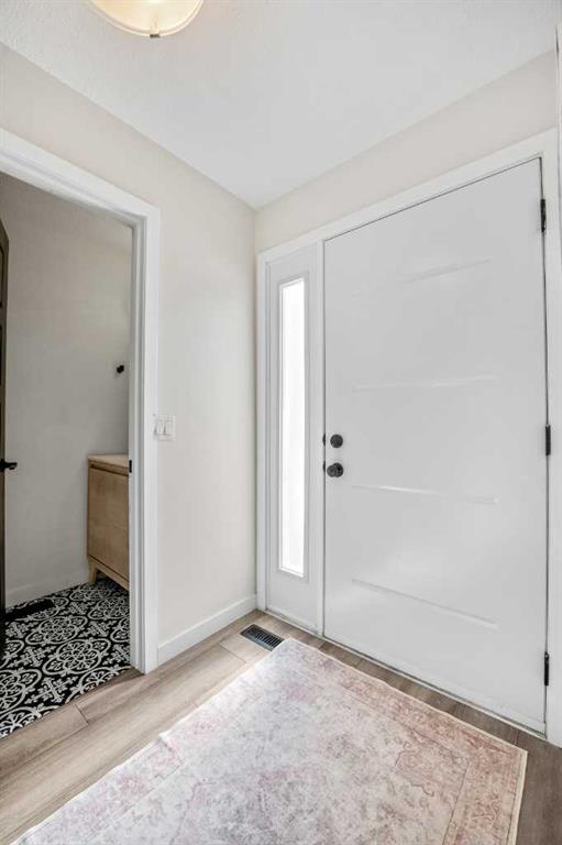 Additional image 2 of 19 - 330 Canterbury Drive SW, Calgary