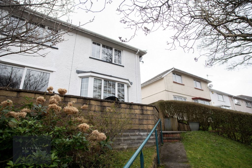 4 bed semi-detached house for saleRoseheyworth Road, Abertillery NP13