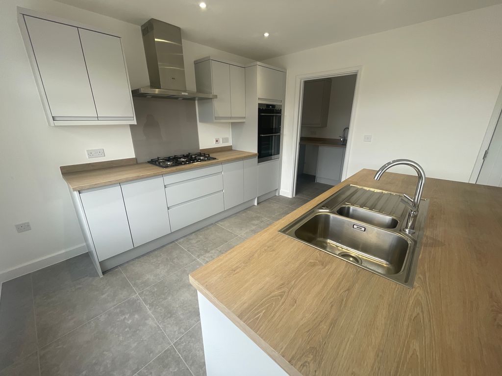 4 bed detached house to rentThe Berridges, Lutterworth Road, Leicester LE8