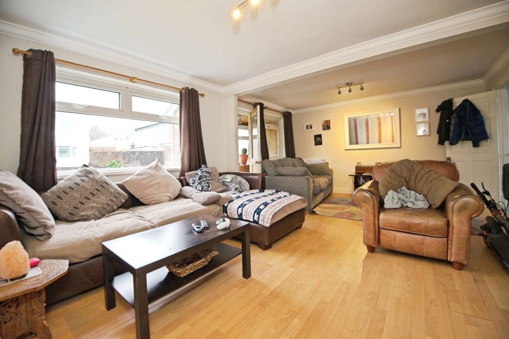 3 bed terraced house for salePennsylvania, Llanedeyrn, Cardiff CF23 photo 2