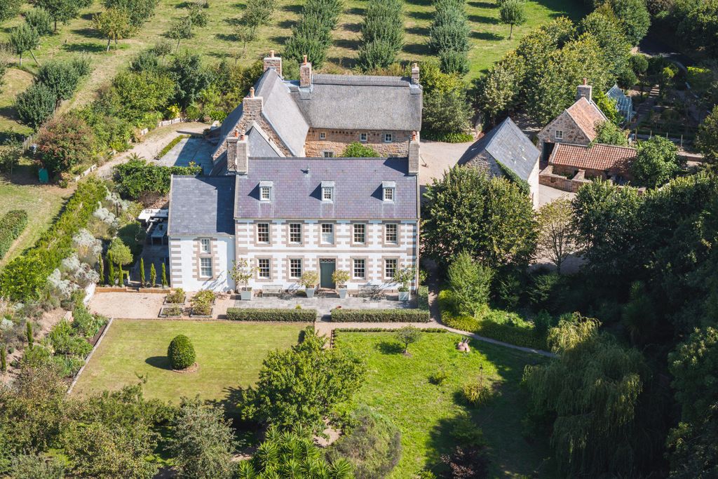 Additional image 2 of 6 bed detached house for saleLes Charrieres Malorey, St. Lawrence, Jersey JE3