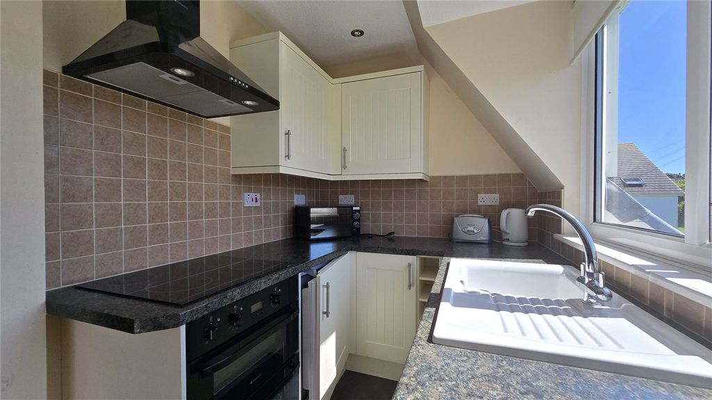 Additional image 3 of 3 bed flat for saleIsallt Lodge, Bae Trearddur, Caergybi, Isallt Lodge LL65