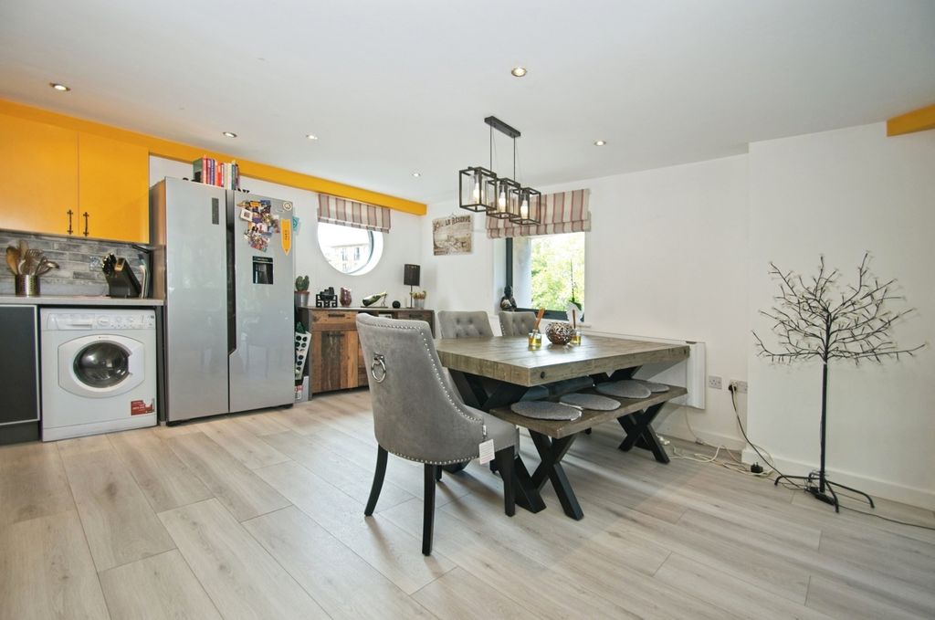 Additional image 4 of 2 bed flat for saleCity Wharf Apartments, Schooner Way, Cardiff Bay, Cardiff CF10
