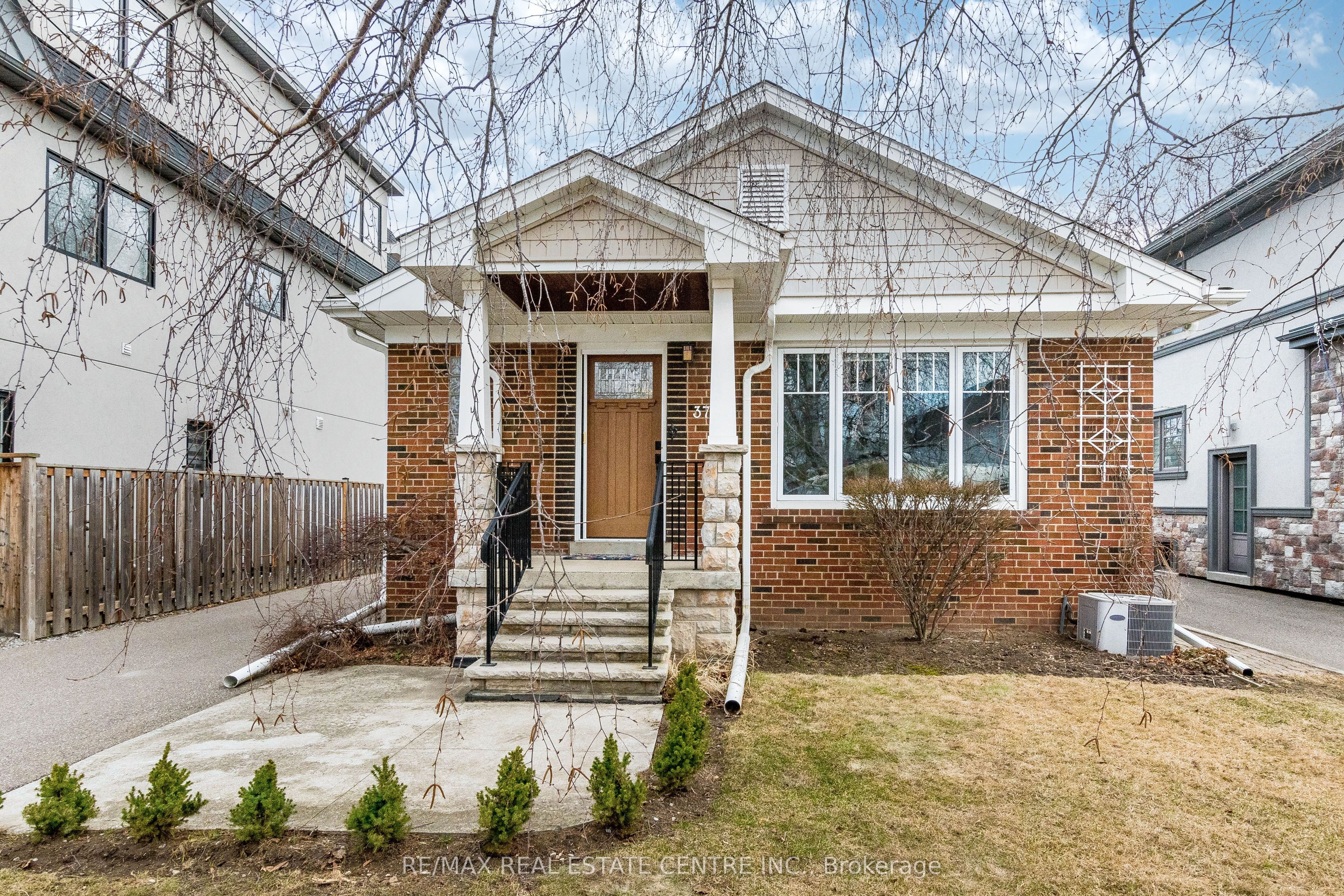Additional image 2 of 37 Maple Avenue N, Mississauga, ON, L5H 2S1