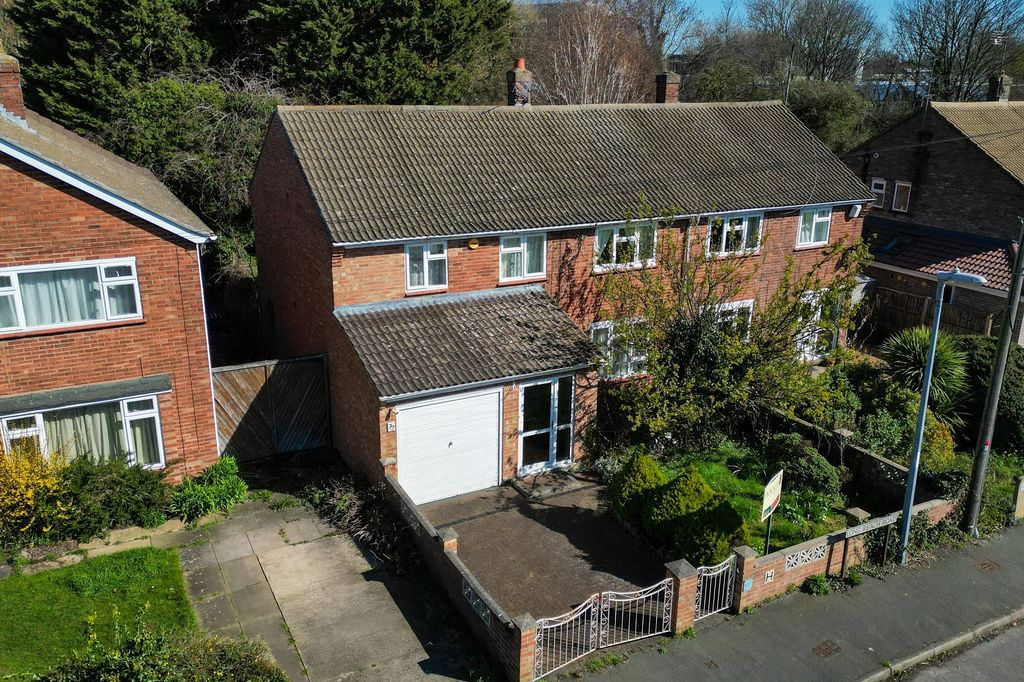 5 bed semi-detached house for saleLong Reach Road, Cambridge CB4