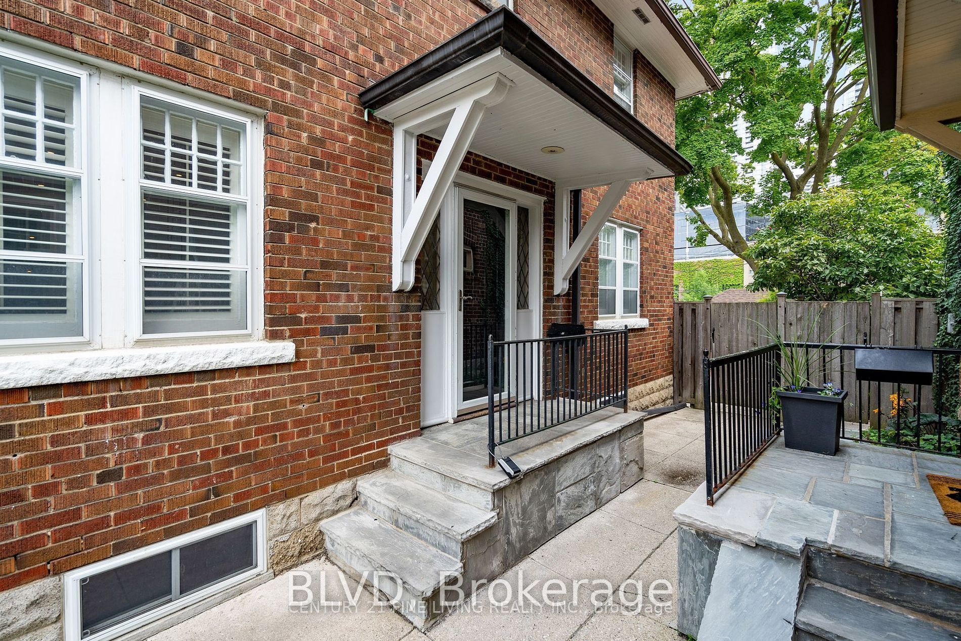 9 Maxwell Avenue, Toronto, ON, M5P 2B4 photo 2