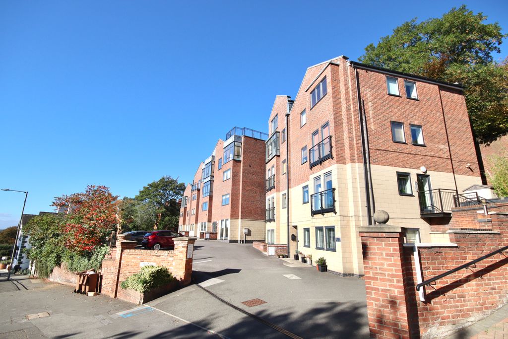2 bed flat for saleGreestone Mount, Lincoln LN2