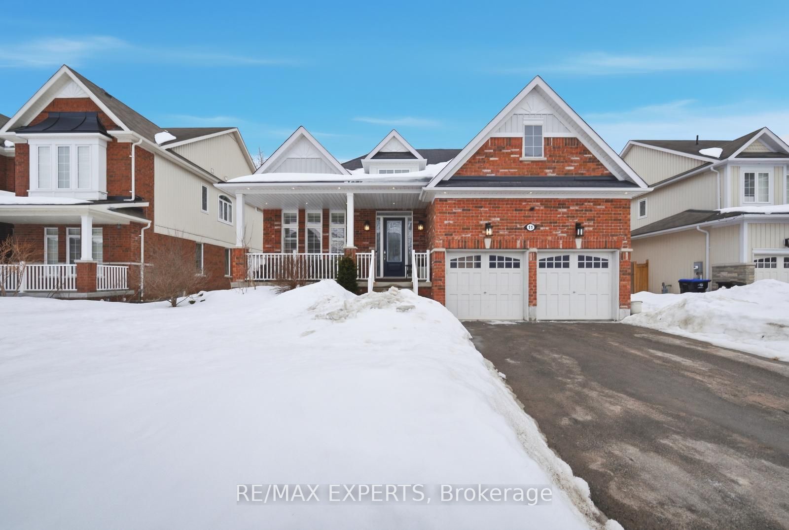 11 Collier Crescent, Essa, ON, L3W 0M7
