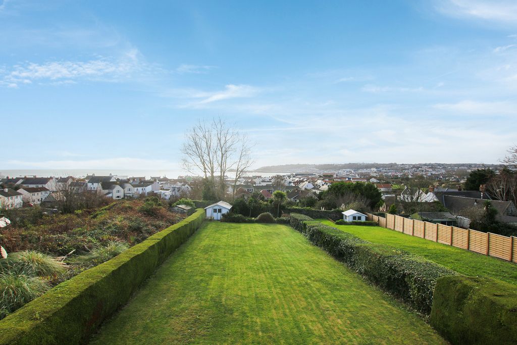 3 bed property for saleRuette St Clair, Sampson's, Guernsey GY2