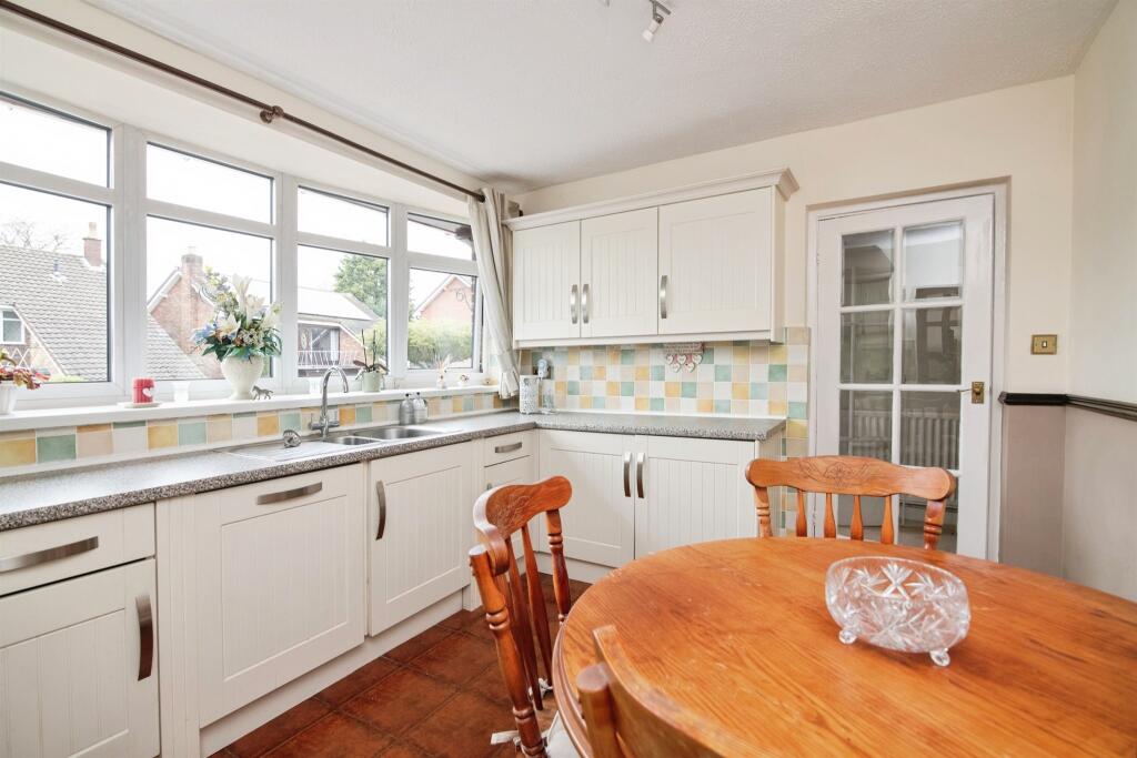 Cottesmore Close, West Bromwich photo 5