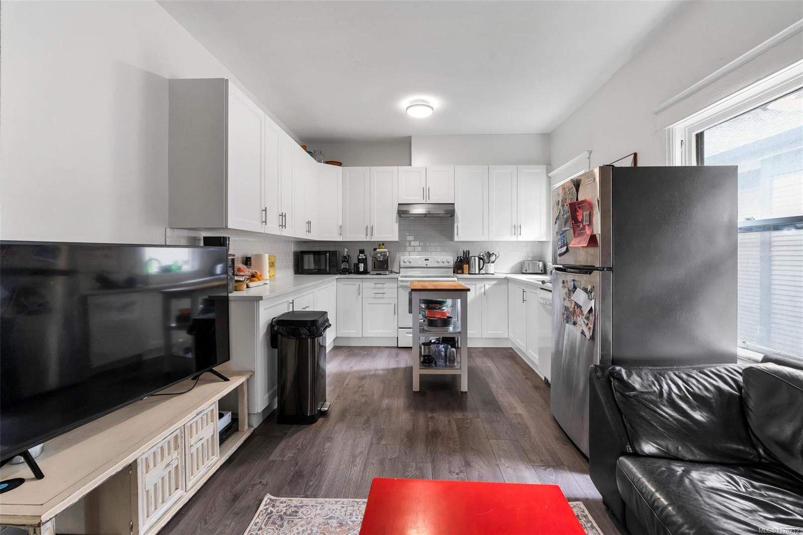 2652 Blackwood Street, Victoria, BC, V8T 3W3 photo 3