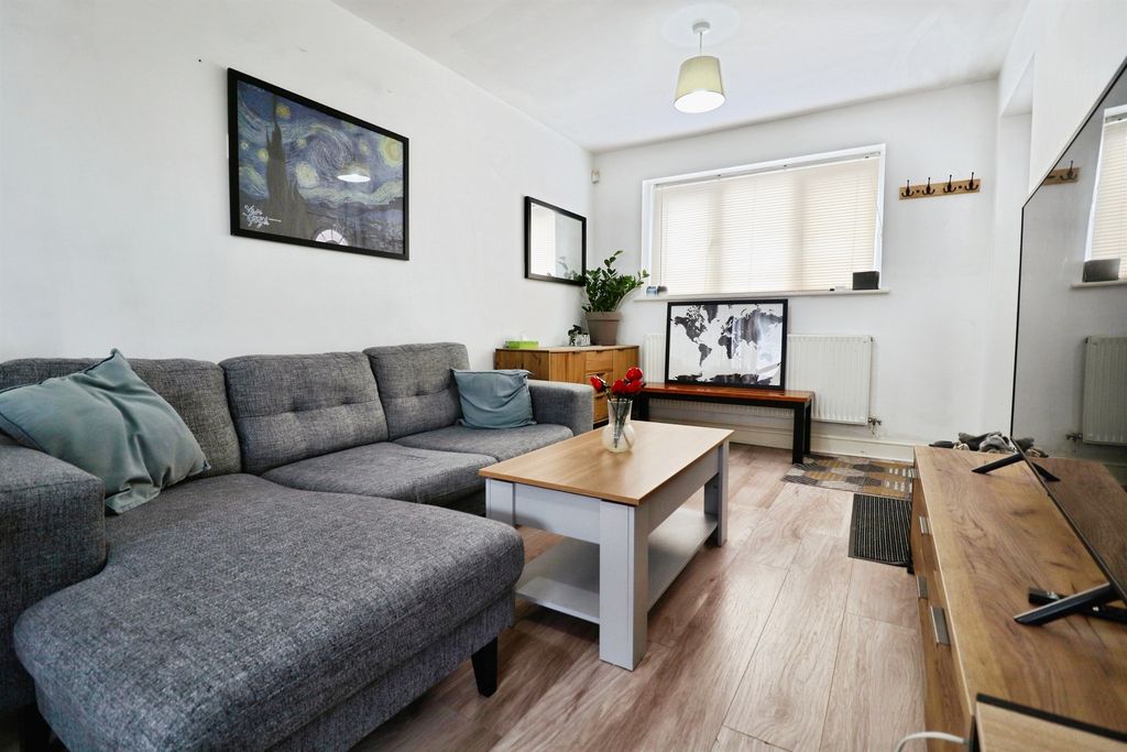 Additional image 8 of 2 bed flat for saleDeemuir Square, Cardiff CF24