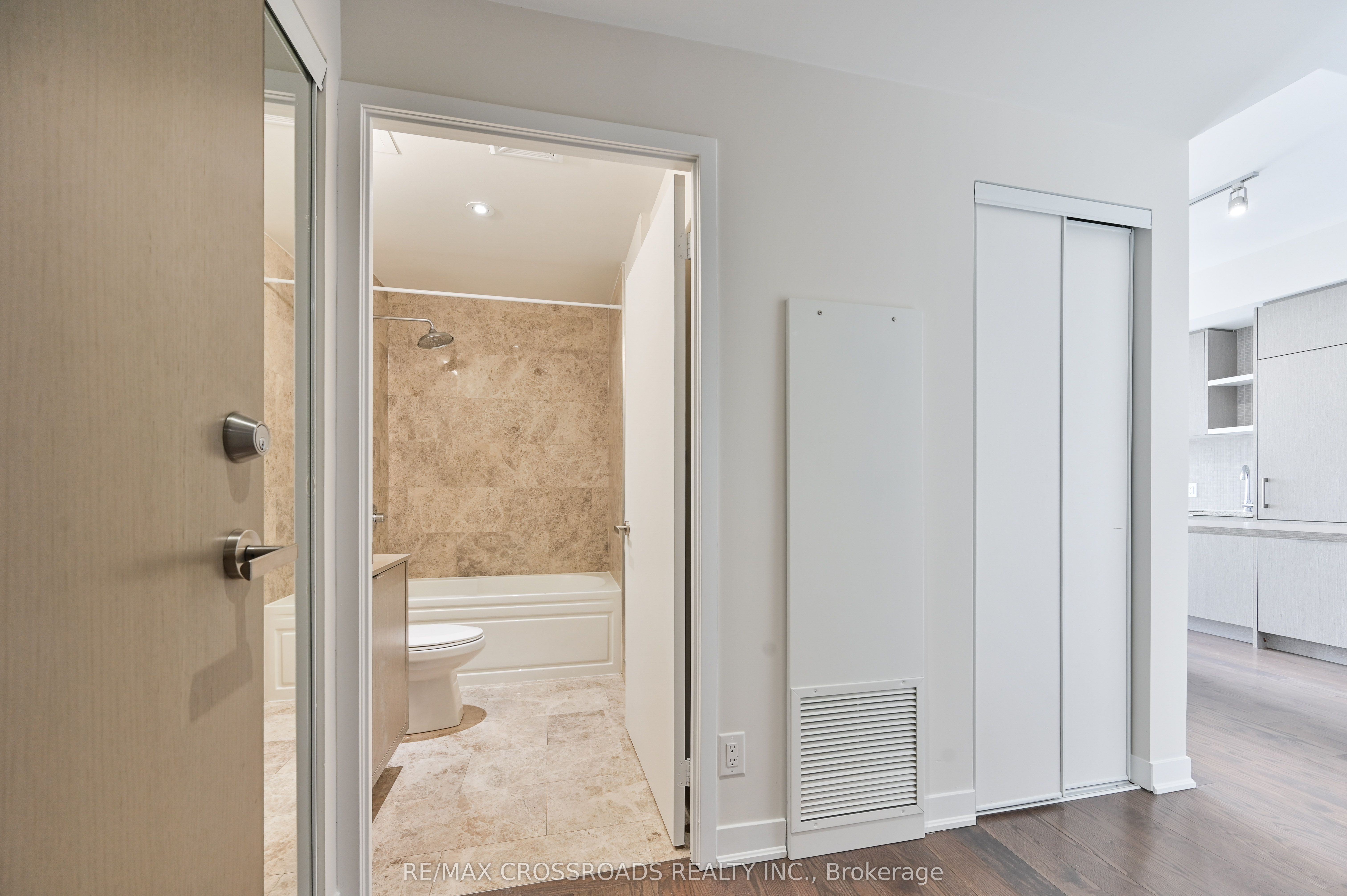 Additional image 3 of 6805-88 Harbour Street, Toronto, ON, M5J 0C3