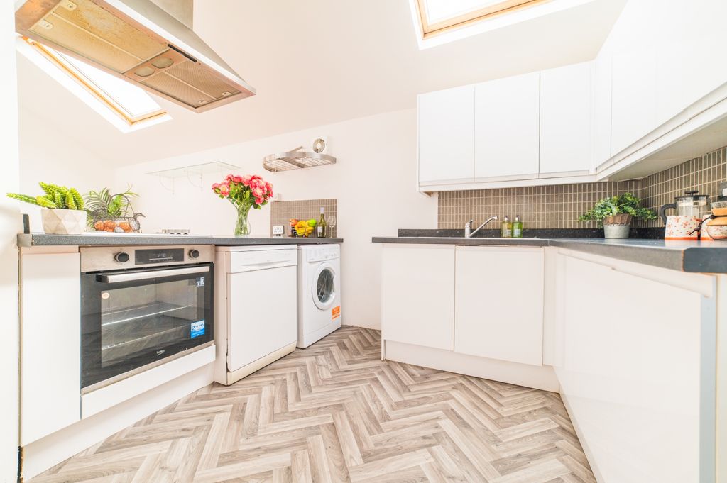 Additional image 3 of 2 bed flat for saleKimberley Road, Penylan CF23