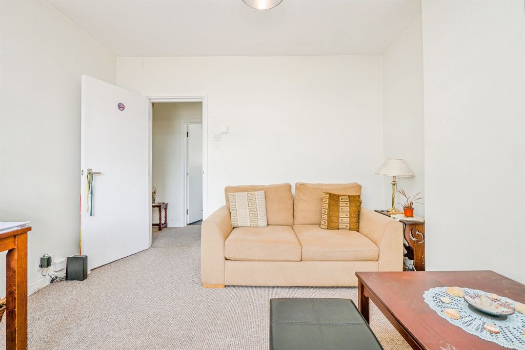 Additional image 5 of 1 bed flat for saleFairleigh Road, Cardiff CF11