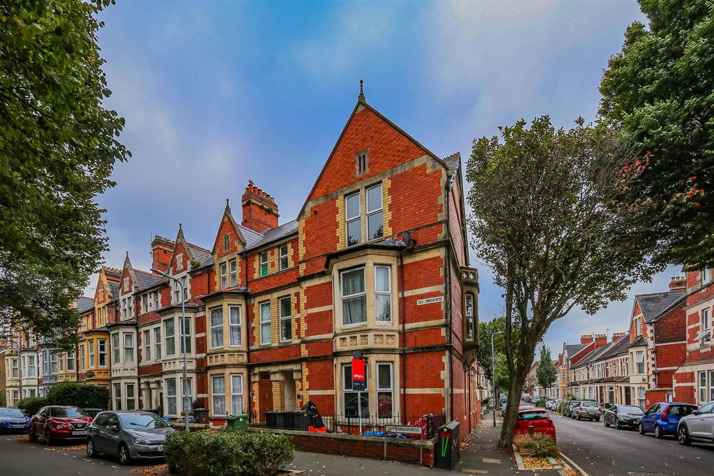 2 bed flat for saleTaff Embankment, Grangetown, Cardiff CF11