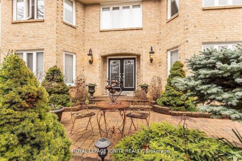 Additional image 8 of 16 Chalmers Court, Brampton, ON, L6Z 3G9