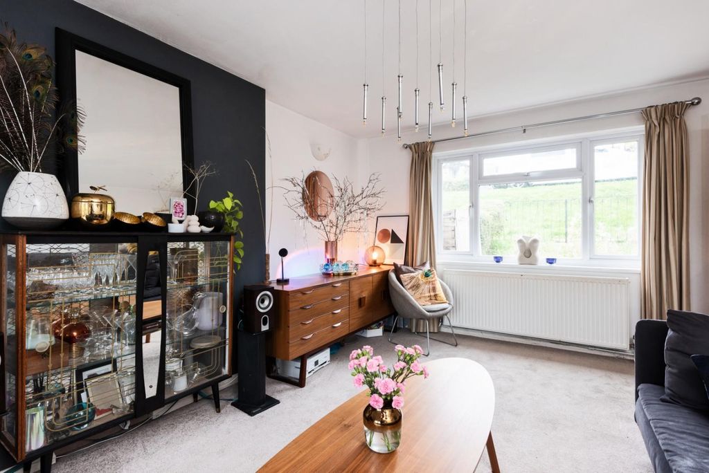 4 bed terraced house for saleCatherine Way, Bath BA1 photo 4