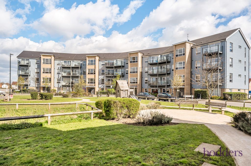 1 bed flat for saleKennett Lane, Chertsey, Surrey KT16