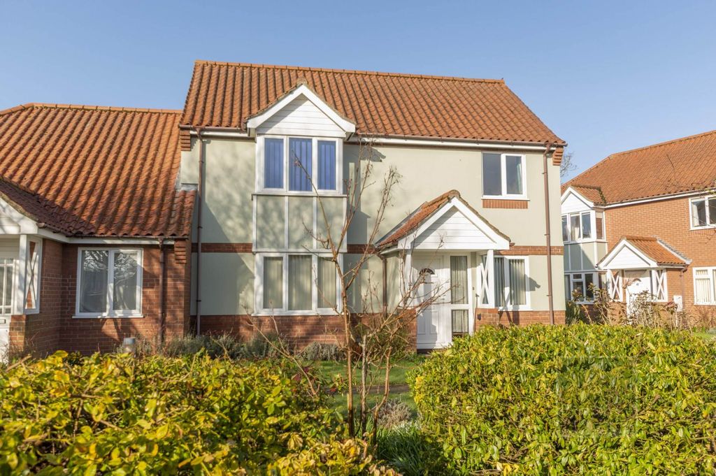 2 bed flat for saleTemperance Place, Beccles NR34 photo 5