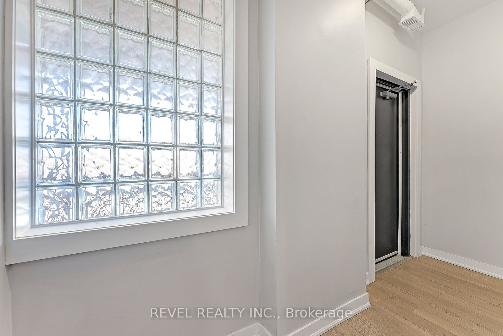 Additional image 4 of 302-657 Barton Street E, Hamilton, ON, L8L 3A3