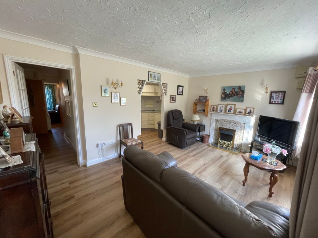 2 bed flat for saleHavergate, Horstead NR12 photo 5