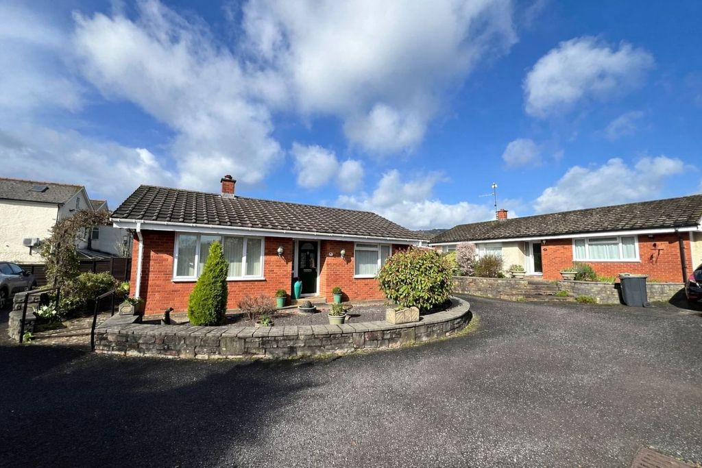 2 bed detached bungalow for saleNorth Street, Abergavenny NP7
