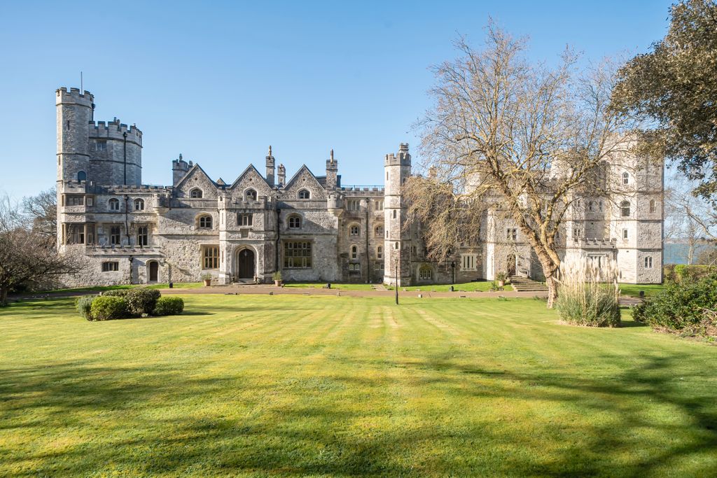 4 bed flat for saleAbbey Hill, Southampton SO31
