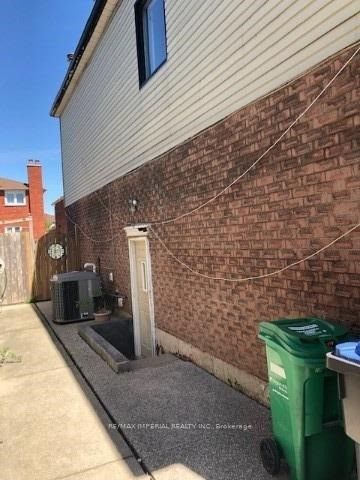 Lower-657 Thamesford Terrace, Mississauga, ON, L5R 2B8