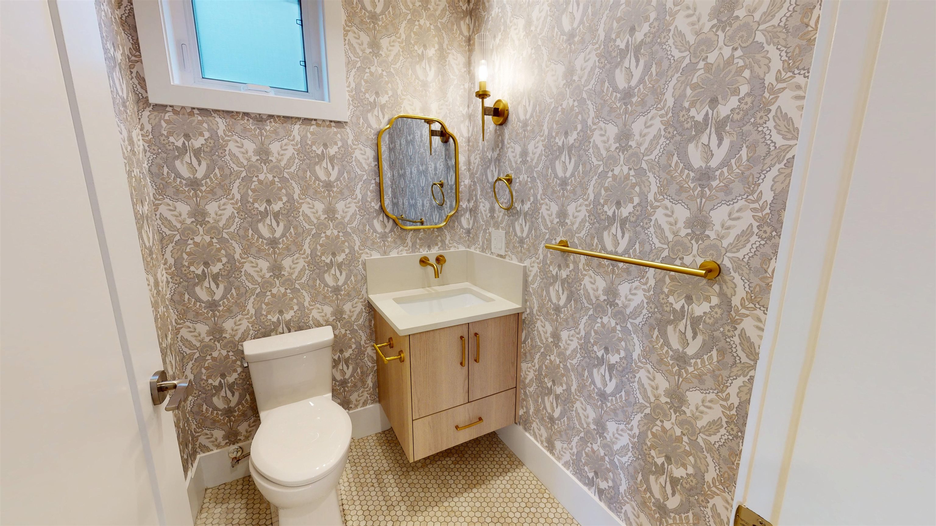 Additional image 4 of 1-2528 Turner Street, Vancouver, BC, V5K 2E8