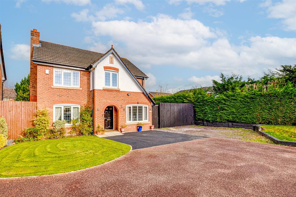 4 bed detached house for saleWaystead Close, Northwich CW9