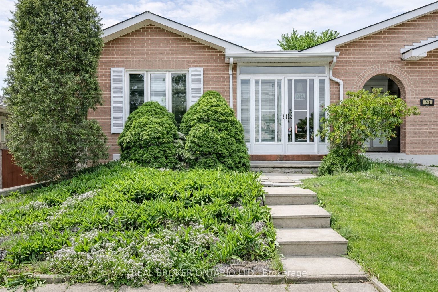 Main-3474 Galena Crescent, Mississauga, ON, L5A 3L8