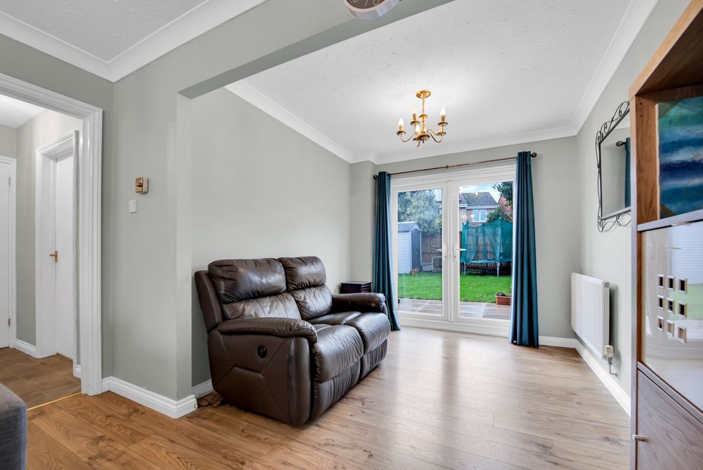 4 bed detached house for saleMitchell Close, St. Mellons, Cardiff, South Glamorgan CF3 photo 4