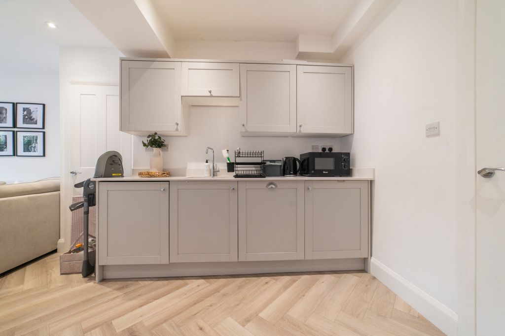 Additional image 12 of 2 bed flat for saleLlantrisant Street, Cathays CF24