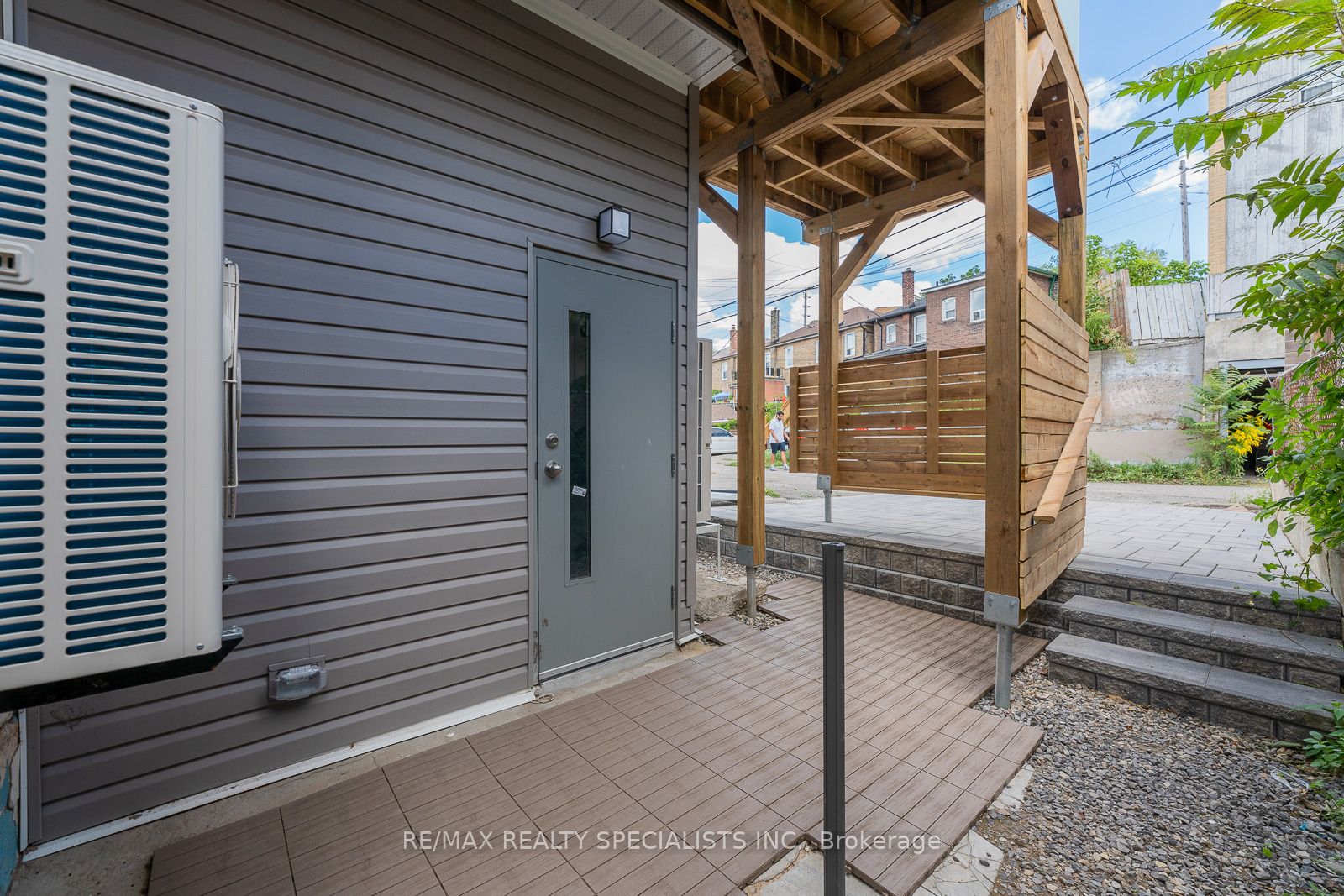 Additional image 3 of Unit 1-82 Marchmount Road, Toronto, ON, M6G 2B1