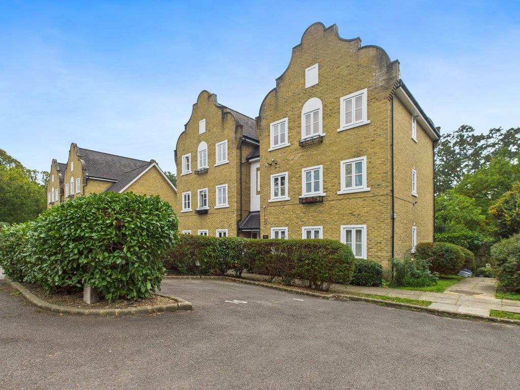 2 bed flat for saleUpton Park, Slough, Berkshire SL1