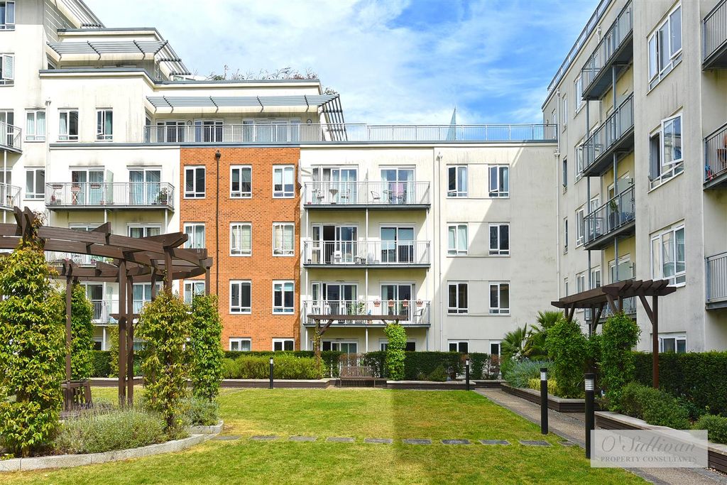 2 bed flat for saleAmelia House, Boulevard Drive, Colindale, London NW9