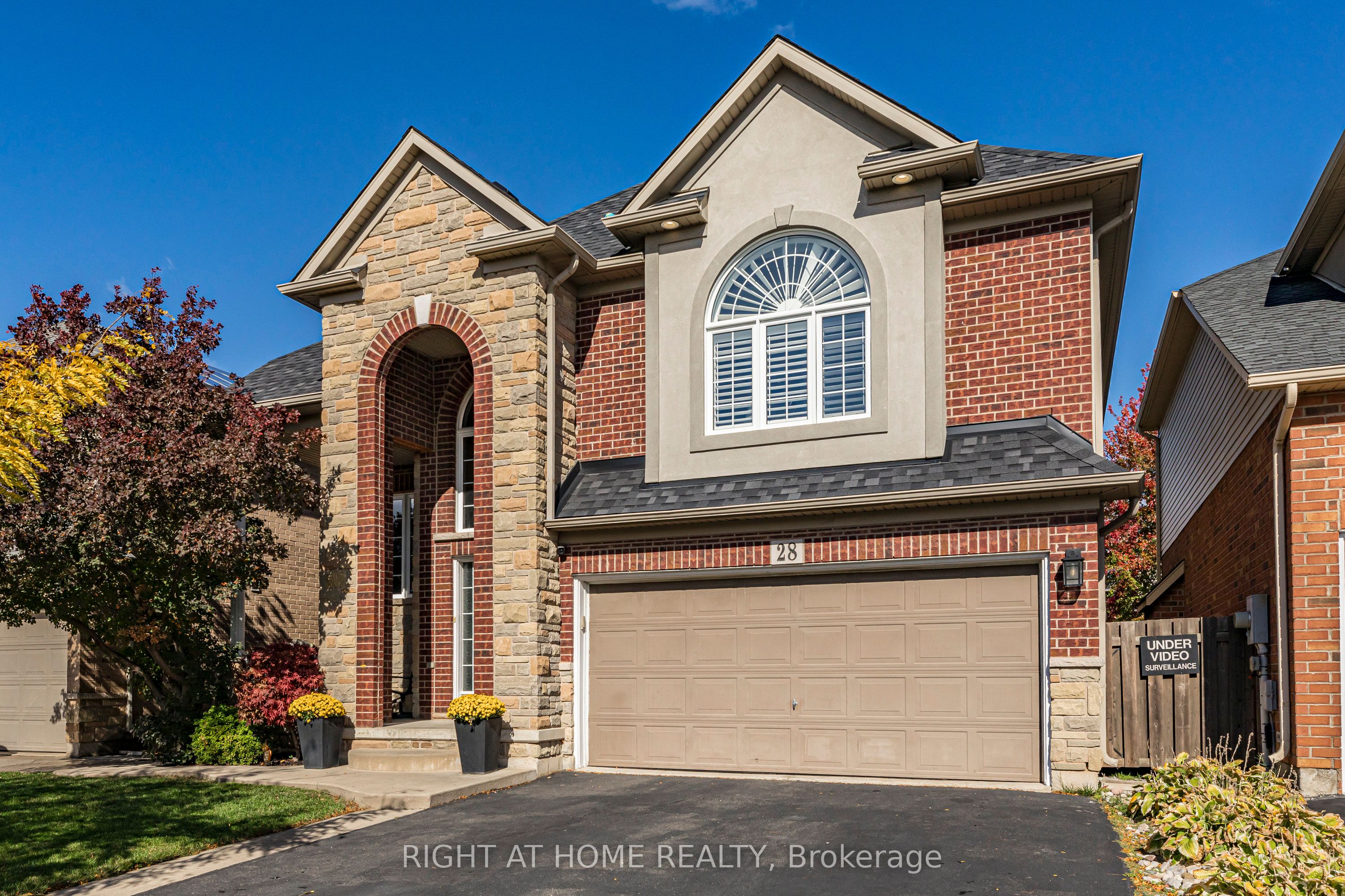 28 Springbreeze Heights W, Hamilton, ON, L8E 0A4