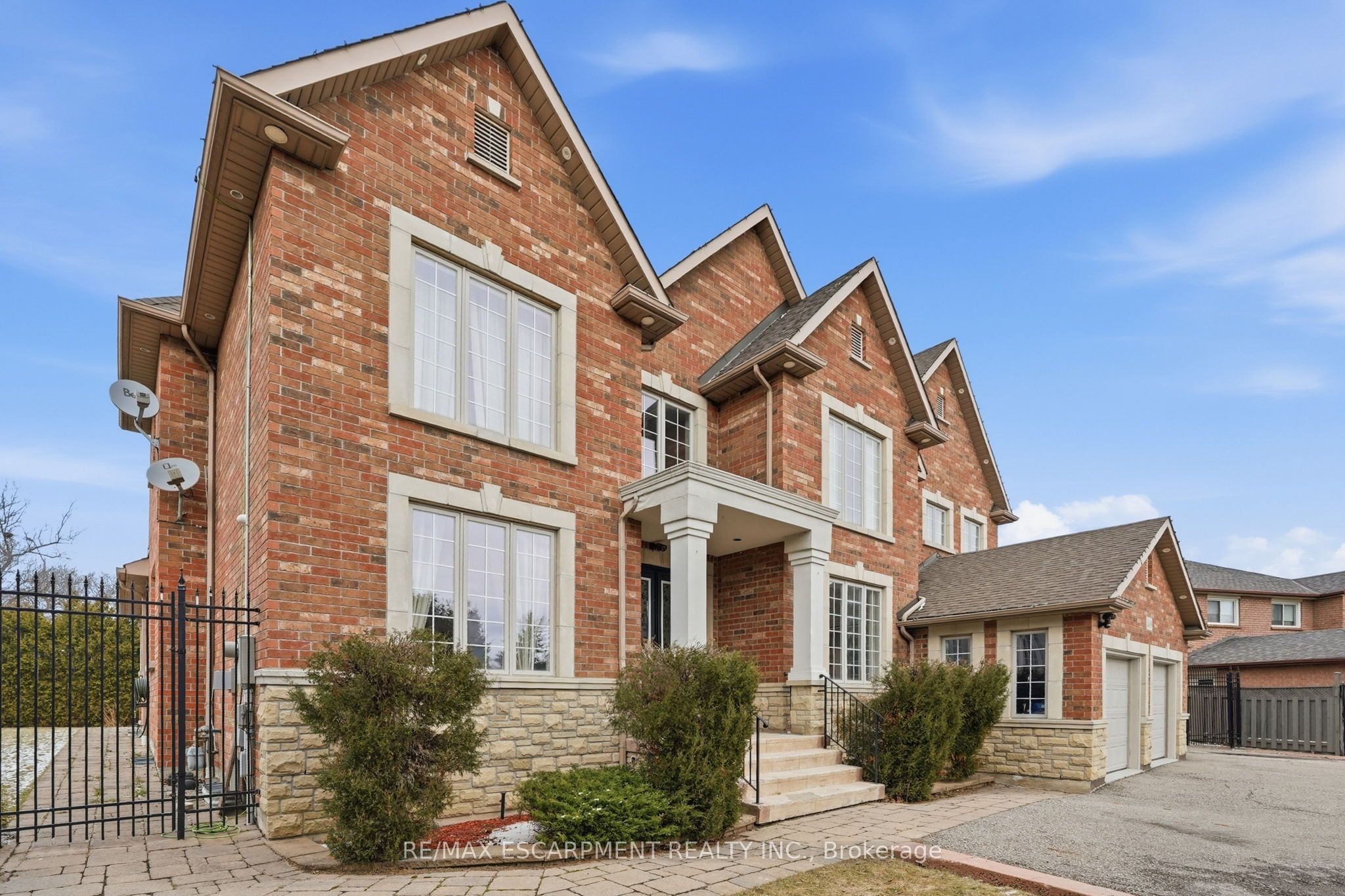 Additional image 2 of 2489 Olinda Court, Mississauga, ON, L5C 4P5