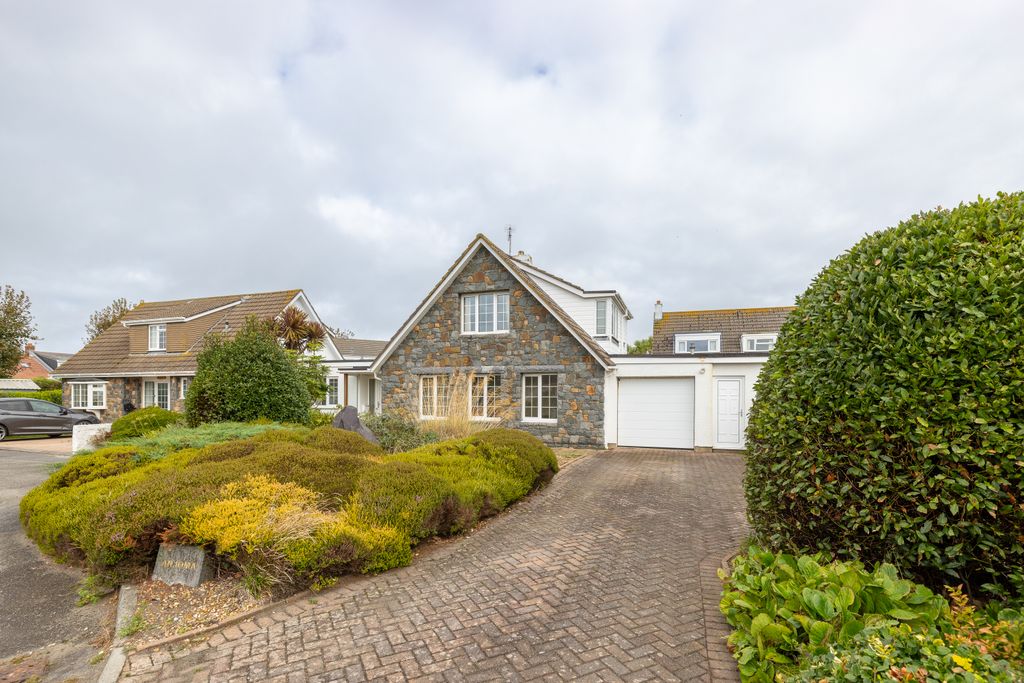 3 bed semi-detached house for saleLe Long Trac, St. Martin, Guernsey GY4