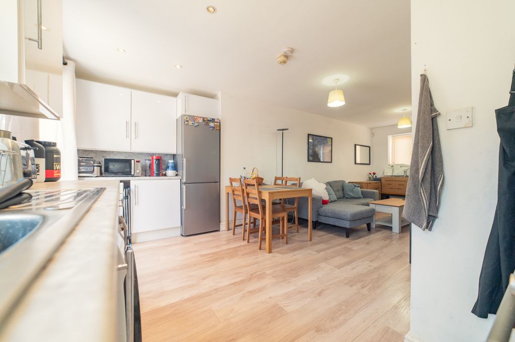 Additional image 6 of 2 bed flat for saleDeemuir Square, Tremorfa CF24