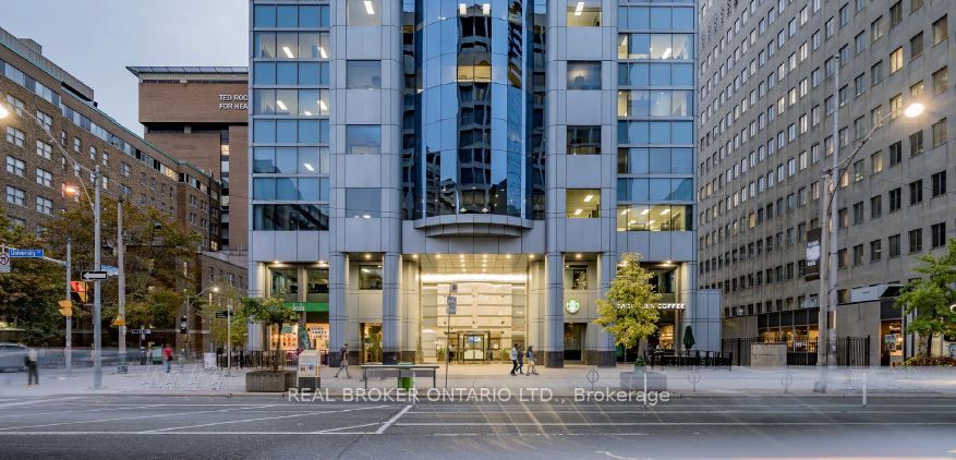 R1-2-525 University Avenue, Toronto, ON, M5G 2L3